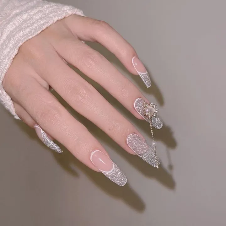 Mẫu nail nhũ lấp lánh dễ thương 