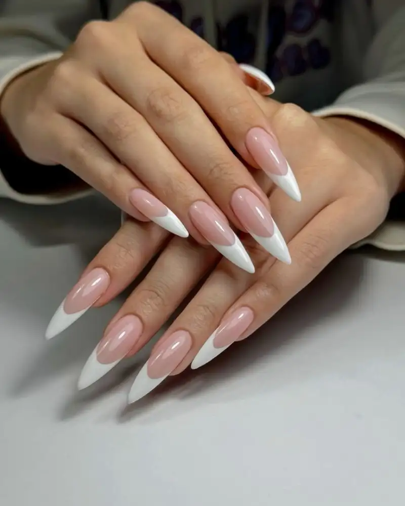 mẫu nail trơn đơn giản kiểu Pháp