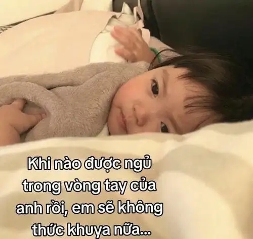 meme chúc bé ngủ ngon trong vòng tay anh iu