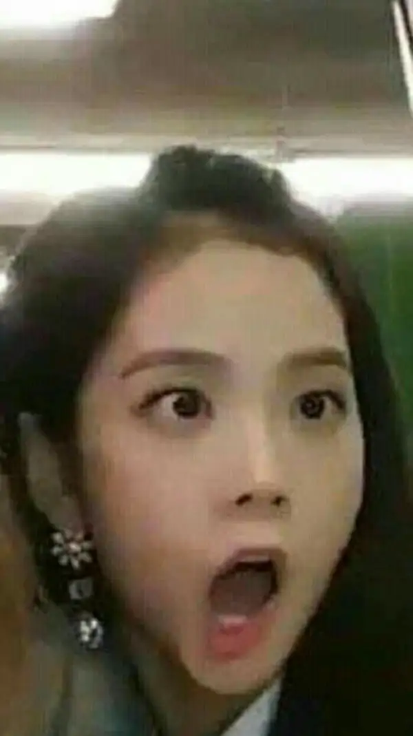 ảnh jisoo ngạc nhiên meme