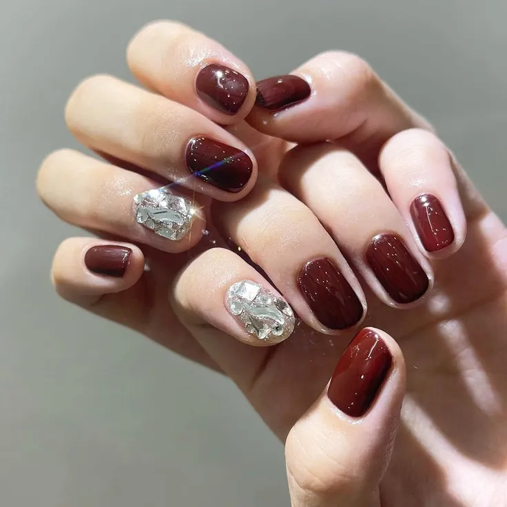 Nail tay đỏ xinh tinh tế 