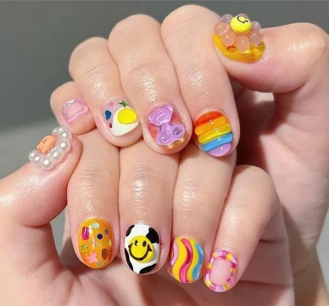 Mẫu nail cầu vồng trendy