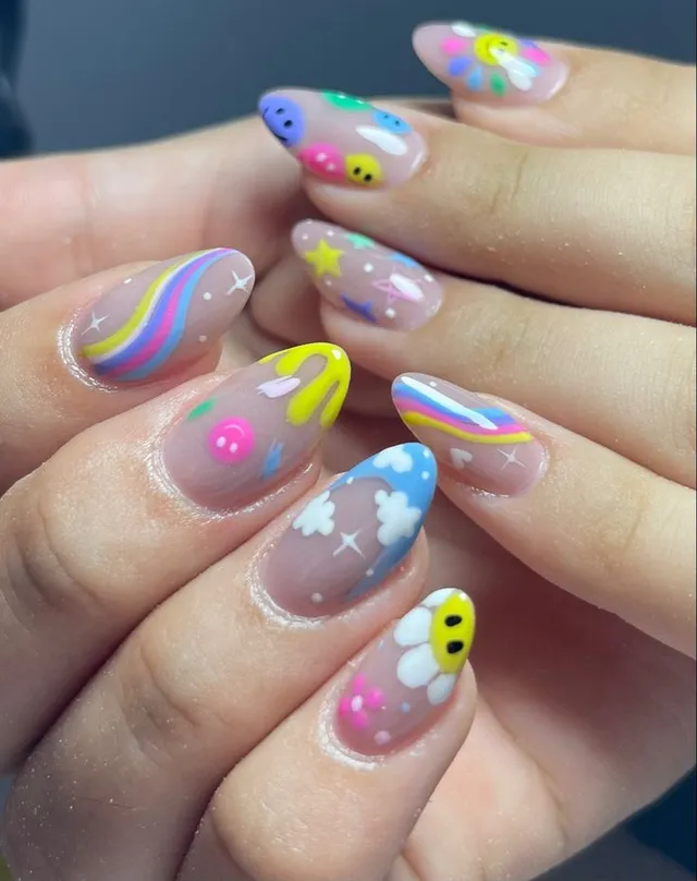 Mẫu nail cầu vồng ấn tượng