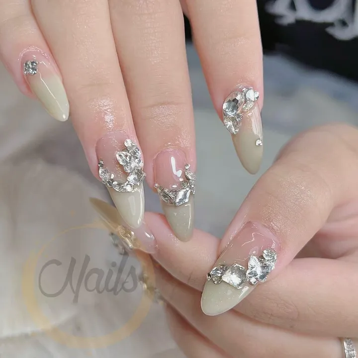 Mẫu nail box đơn giản 