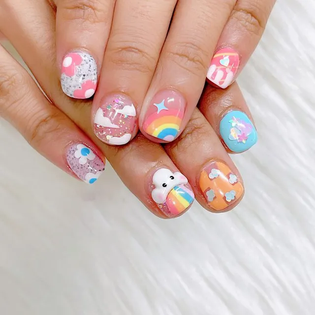 Họa tiết nail cầu vồng