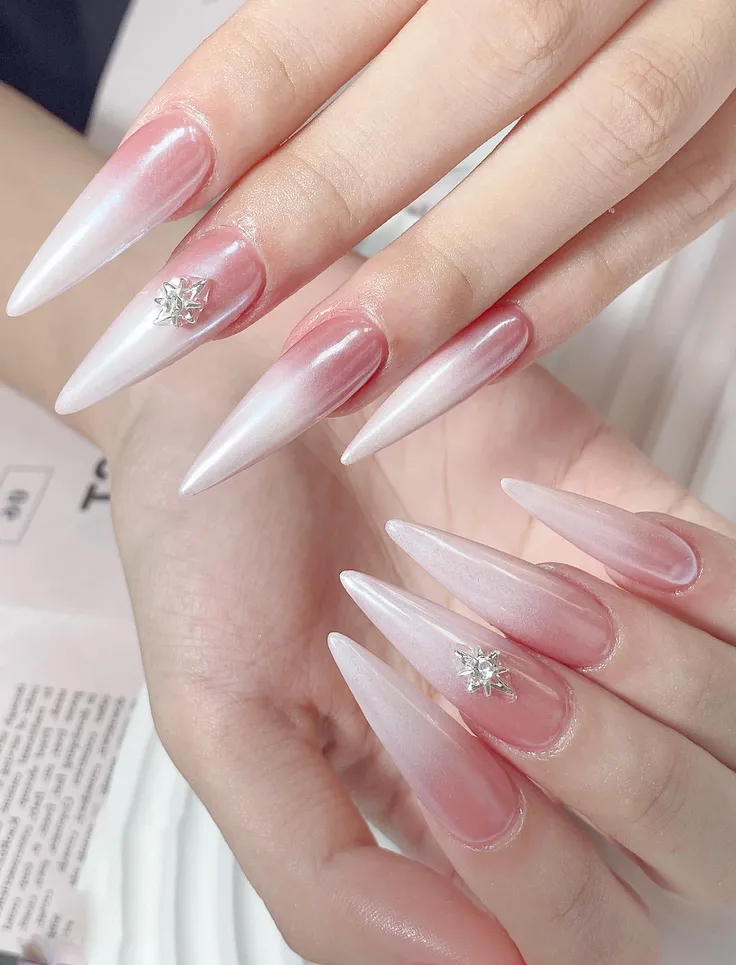 Nail tay đơn giản móng nhọn