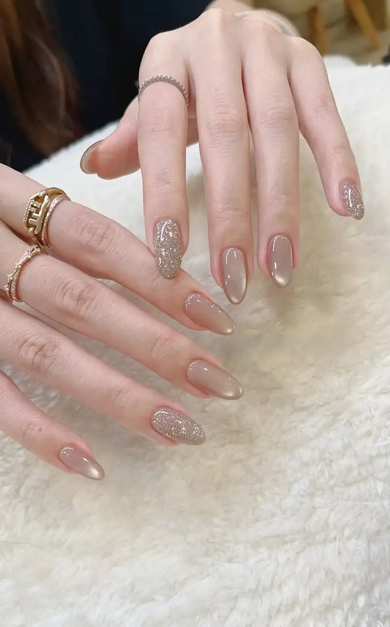 nail trơn xinh mắt mèo