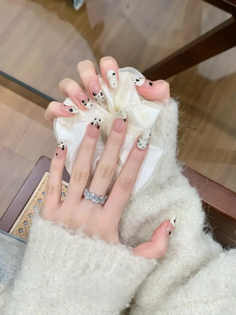 mẫu nail trứng cút quý phái