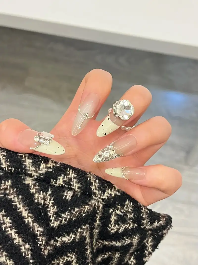 nail trứng cút móng nhọn