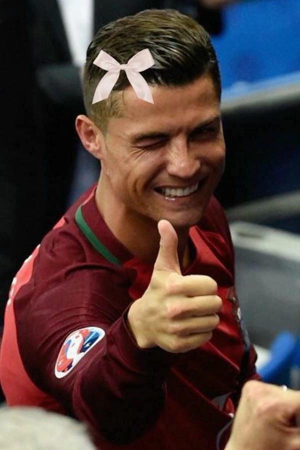 ảnh ronaldo meme thả like