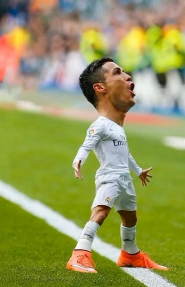 meme Ronaldo cười lăn lộn