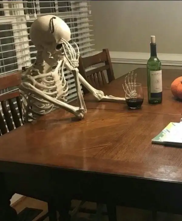 meme skeleton buồn