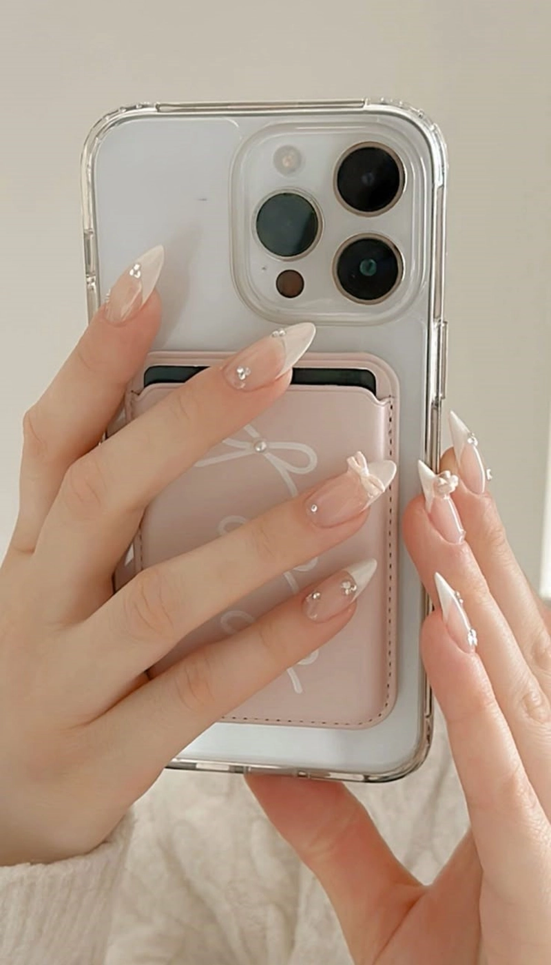 mẫu nail đẹp chụp kỷ yếu dễ thương