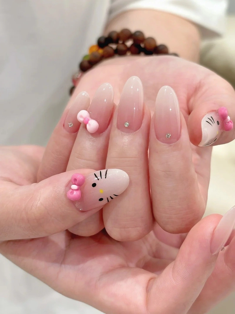 mẫu nail đẹp chụp kỷ yếu nổi bật ánh nhìn