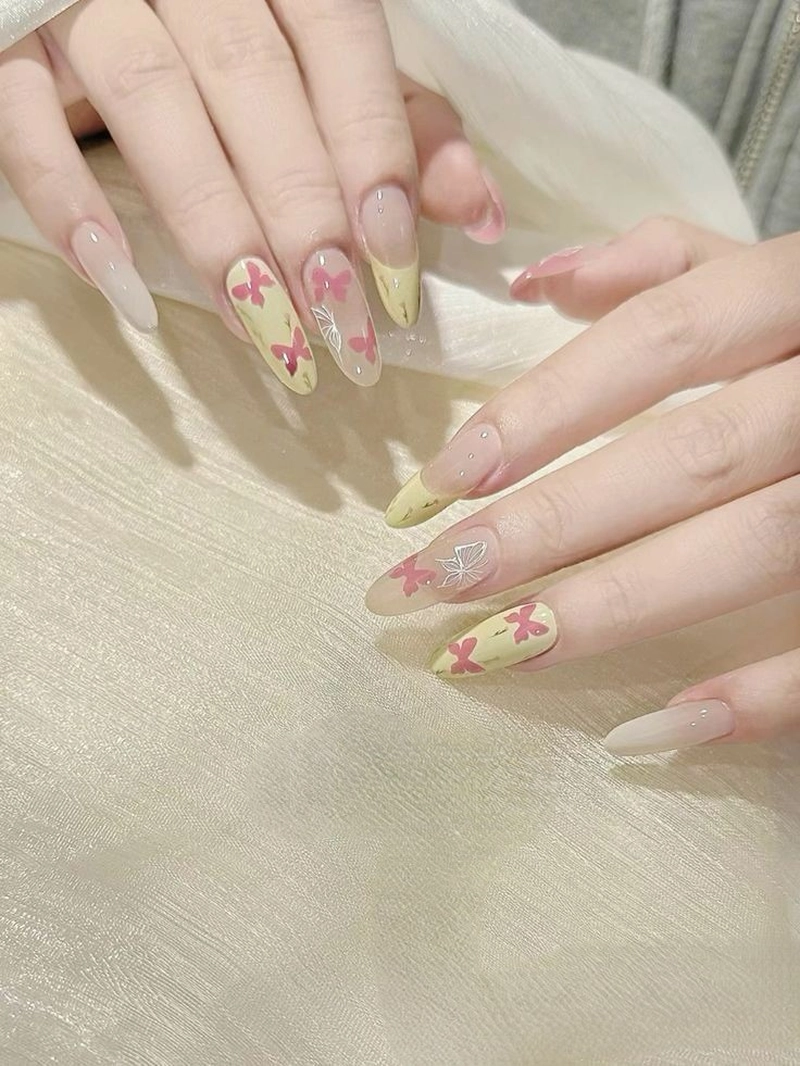 giày chụp kỷ yếu nữ phong cách