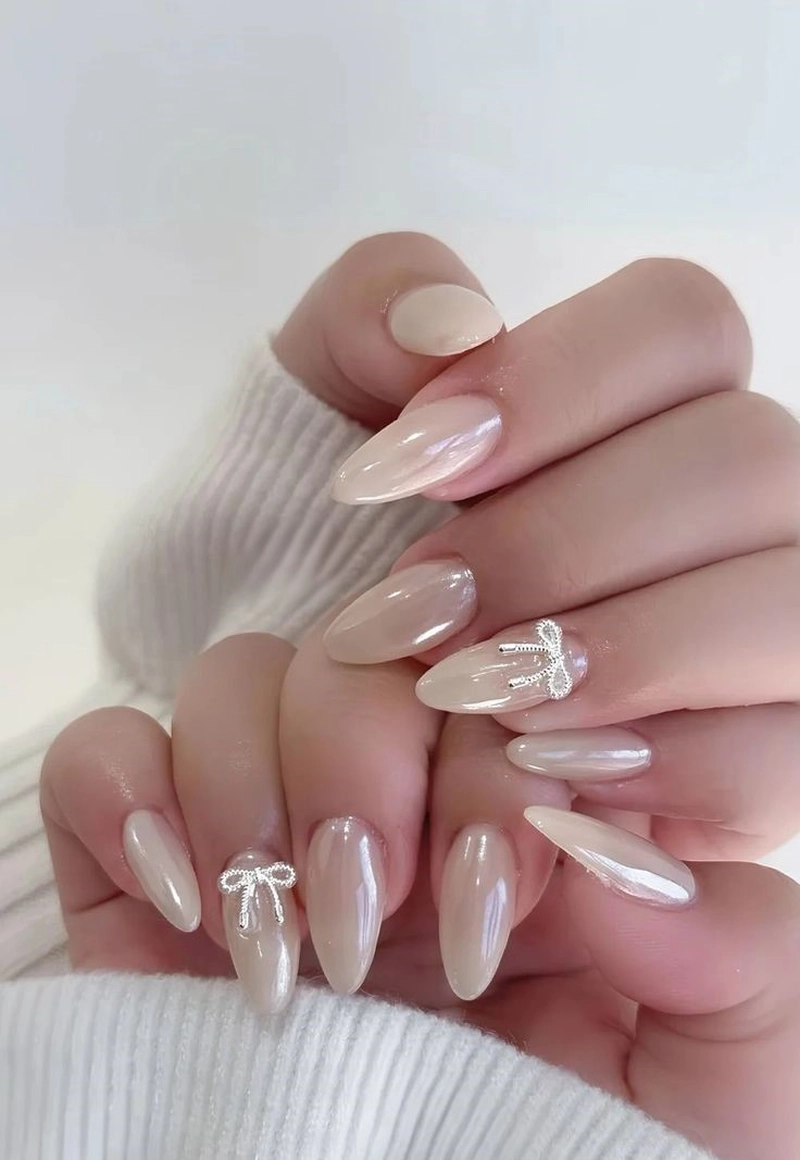 mẫu nail tráng gương ngọc trai cuốn hút