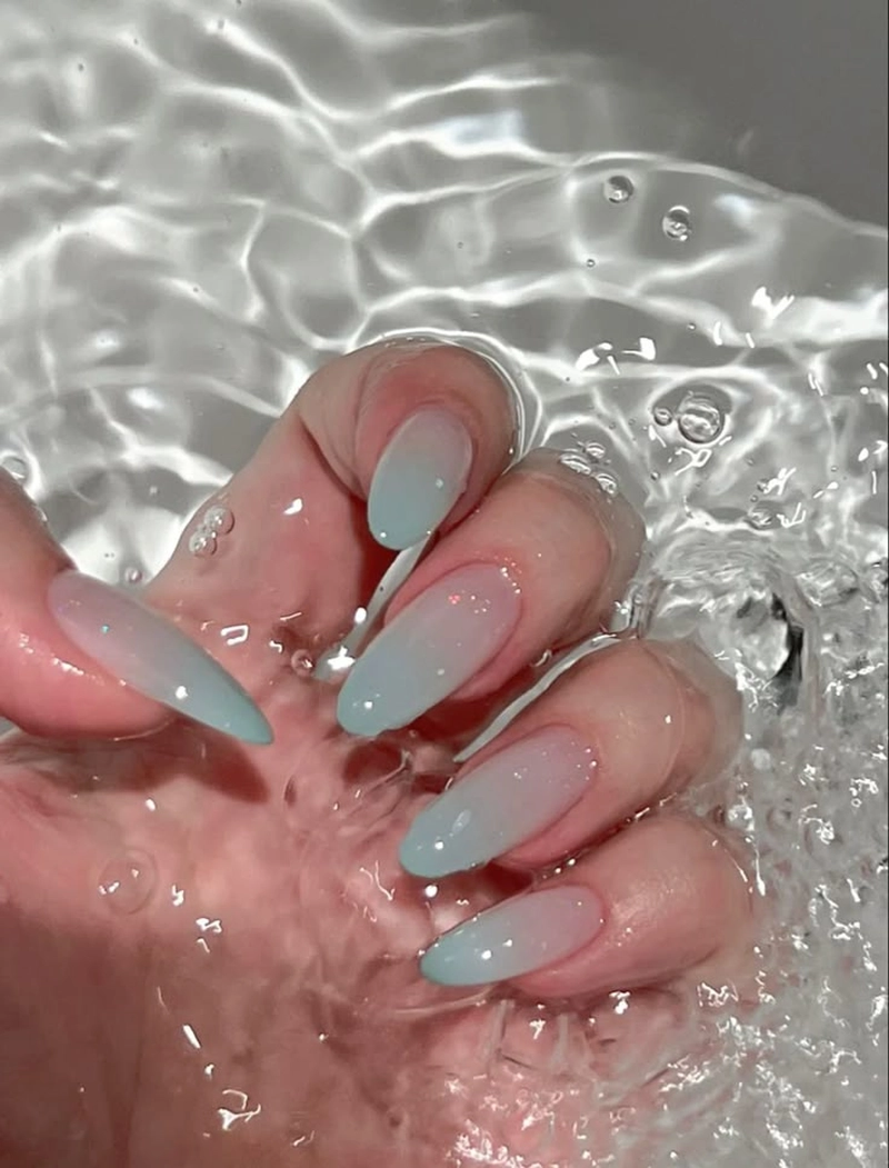 mẫu nail màu xanh dương đẹp và hiện đại