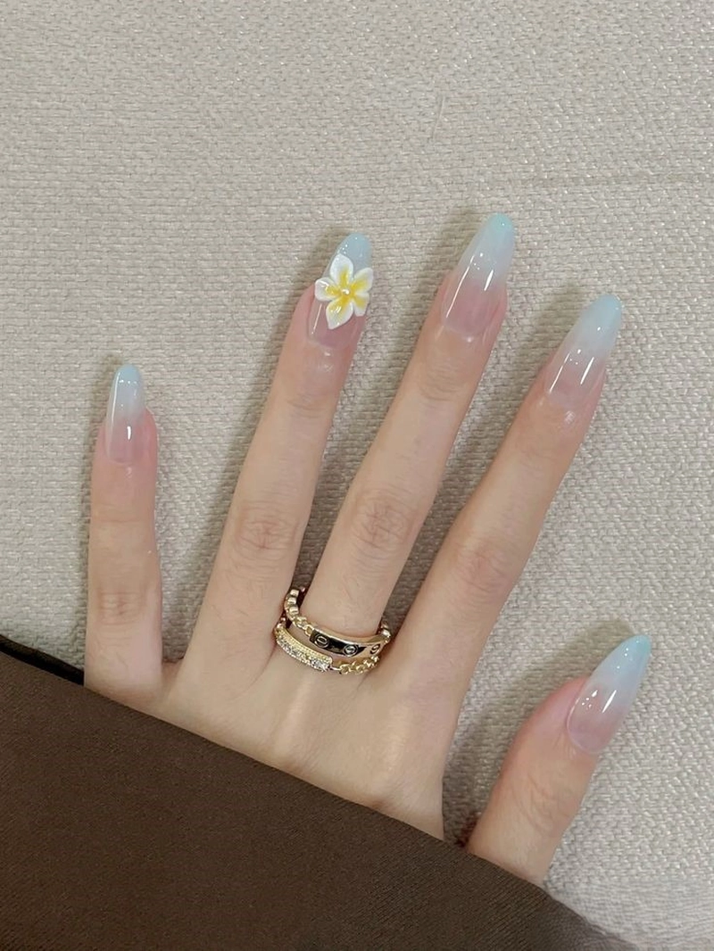 mẫu nail màu xanh dương đẹp sang trọng