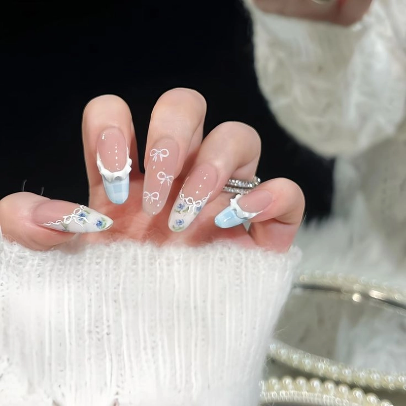mẫu nail màu xanh dương đẹp trẻ trung