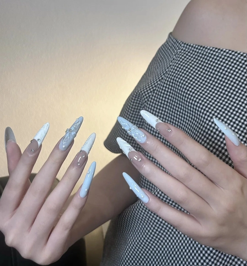 nail màu xanh dương nhạt vẽ tinh tế