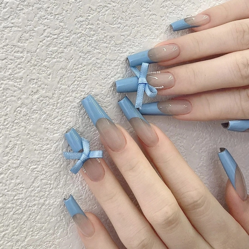 nail màu xanh dương đậm cá tính
