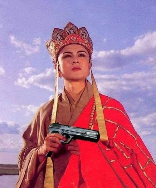 meme đường tăng cầm súng siêu ngầu 