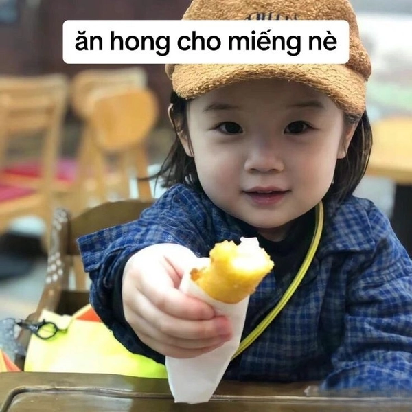 meme há miệng ra đút cho ăn nè 