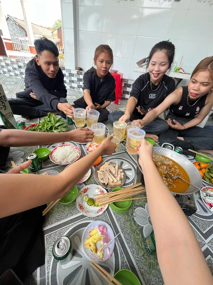 hình ảnh đi nhậu ban đêm ngoài trời 