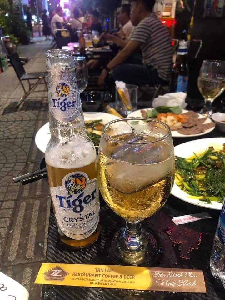 ảnh nhậu 1 mình trong phòng 