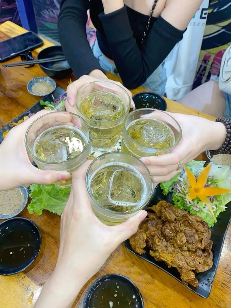 ảnh nhậu tại nhà cùng bạn 
