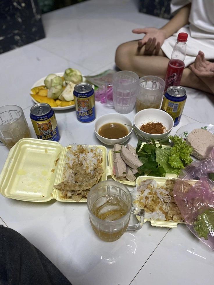 ảnh ngồi nhậu vui vẻ 