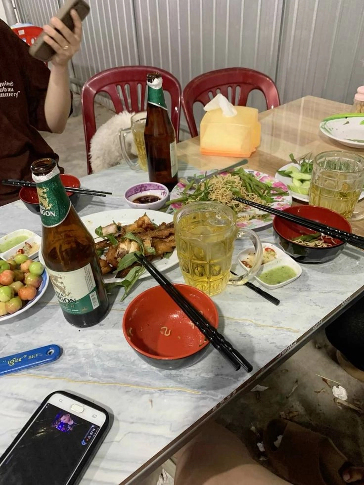ảnh nhậu ở quán buổi chiều 
