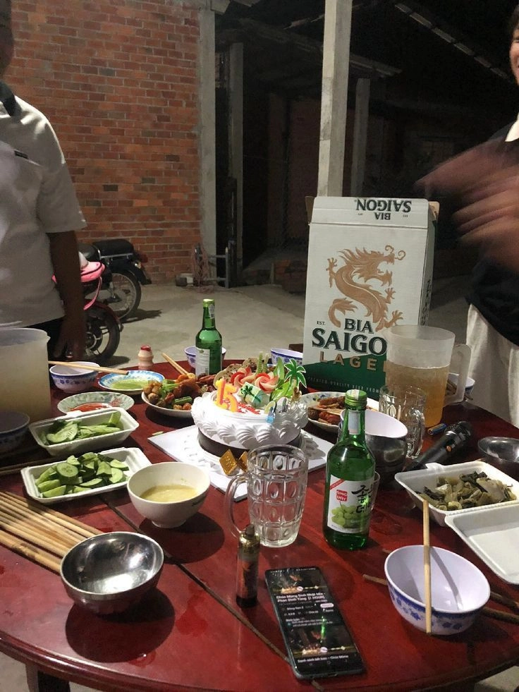 hình ảnh đi nhậu ban đêm trời mưa 