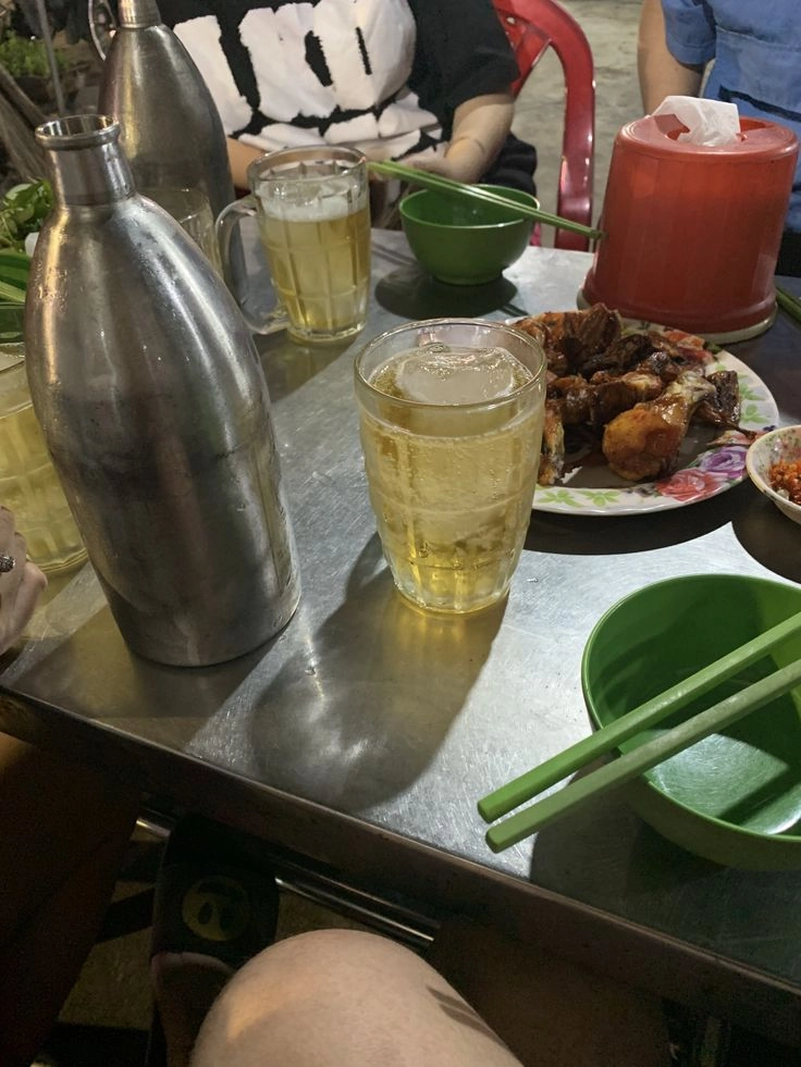 hình ảnh đi nhậu ban đêm đầy món ăn 
