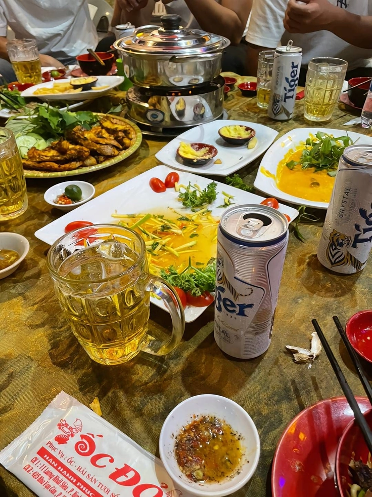 cảnh ảnh nhậu ở quán bình dân 