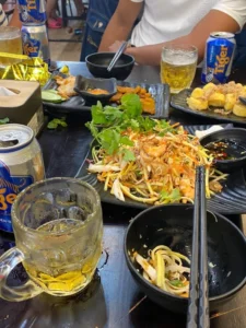 hình ảnh đi nhậu ban đêm tại phố