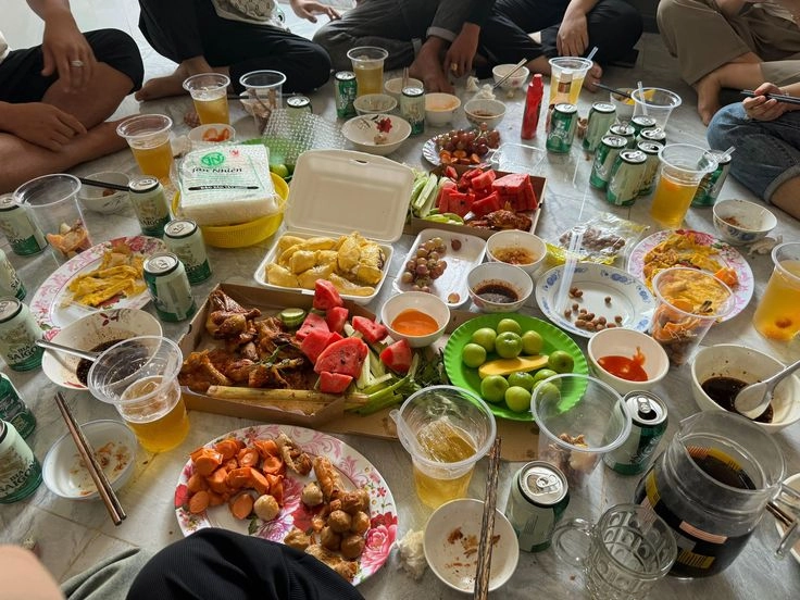 ảnh nhậu 1 mình ở nhà khuya 