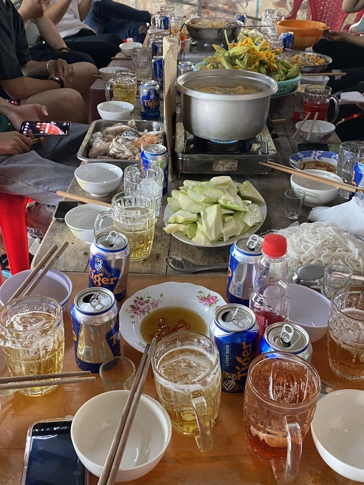 ảnh đi nhậu cùng bạn bè cuối tuần 