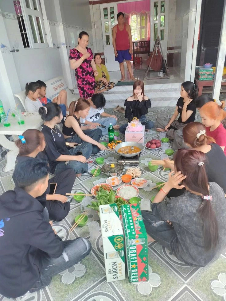 ảnh nhậu ở quán nhậu bình dân 