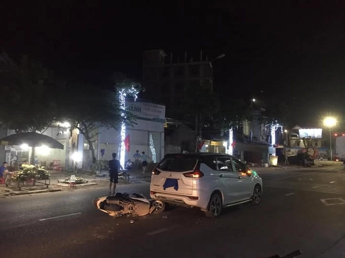 ảnh ngã xe chảy máu 