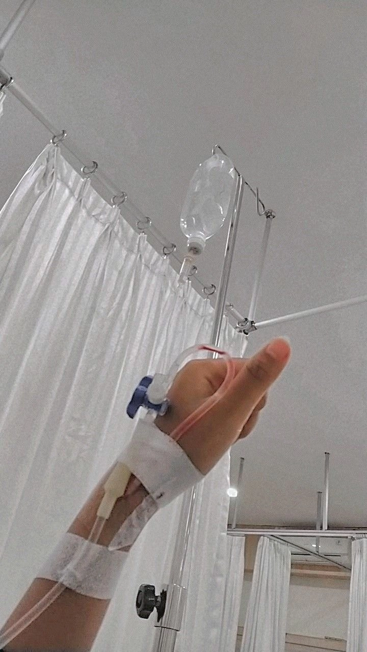 ảnh truyền nước tự chụp kèm dây truyền 