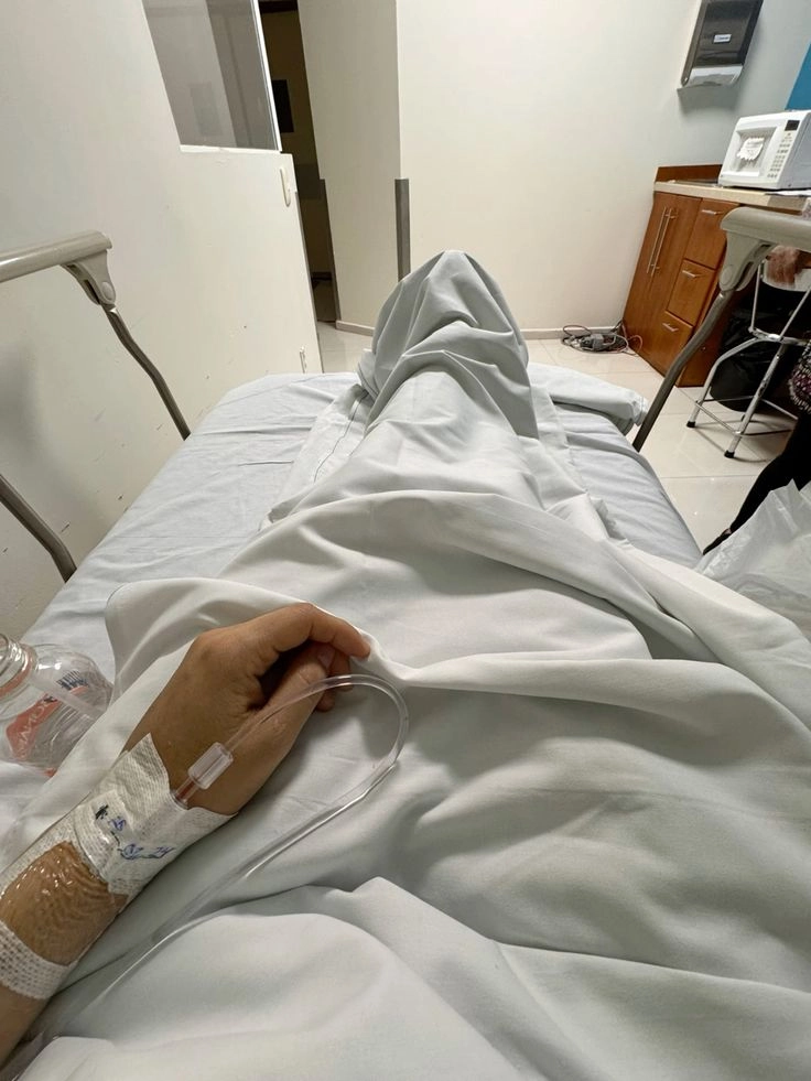 ảnh truyền nước tự chụp buồn nhẹ 
