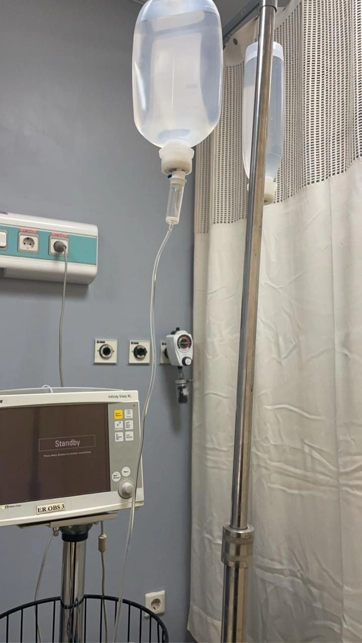ảnh truyền nước tự chụp lạnh lẽo 