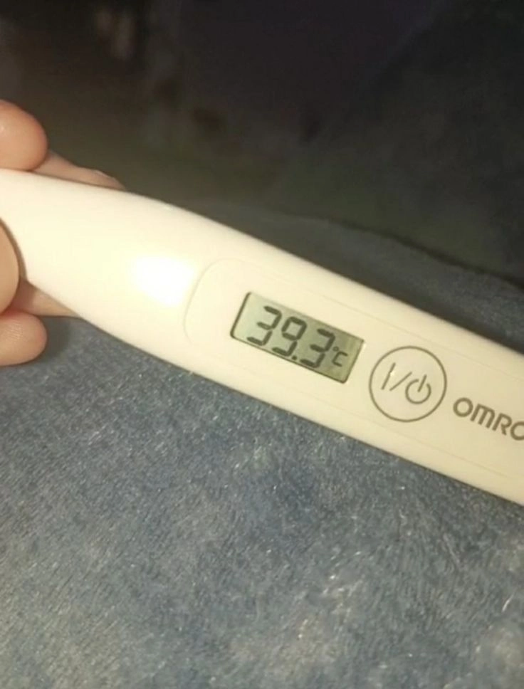ảnh nhiệt kế bị sốt 39 độ thật 