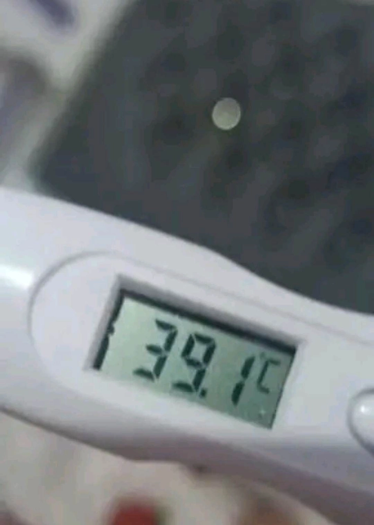 ảnh đo nhiệt kế sốt 39 độ nhanh 