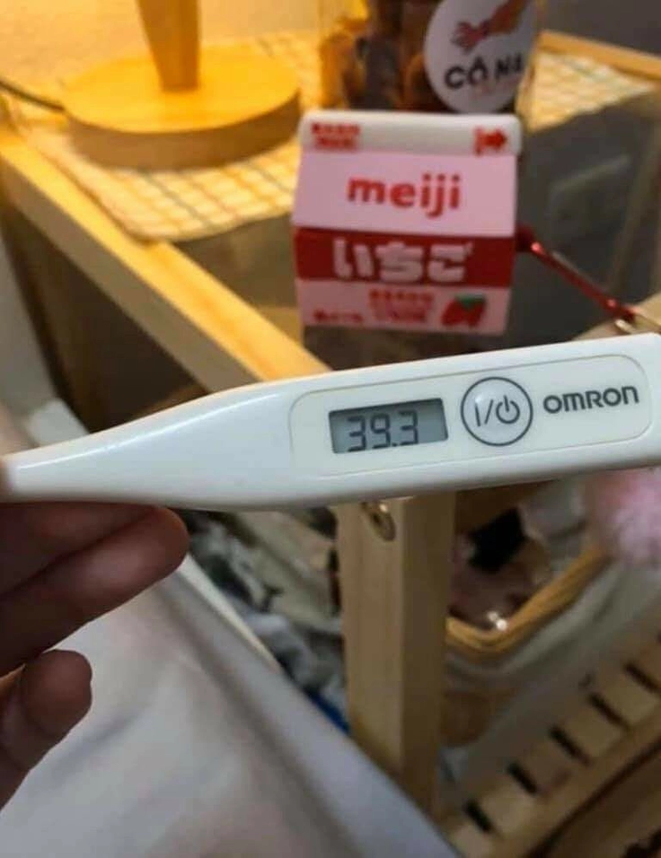 ảnh đo nhiệt kế sốt 39 độ cho người lớn 