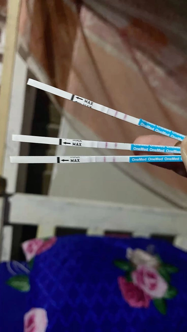 hình ảnh test thử thai 2 vạch tự chụp 