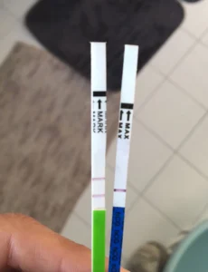 hình ảnh que thử thai 2 vạch giả gây nhầm lẫn