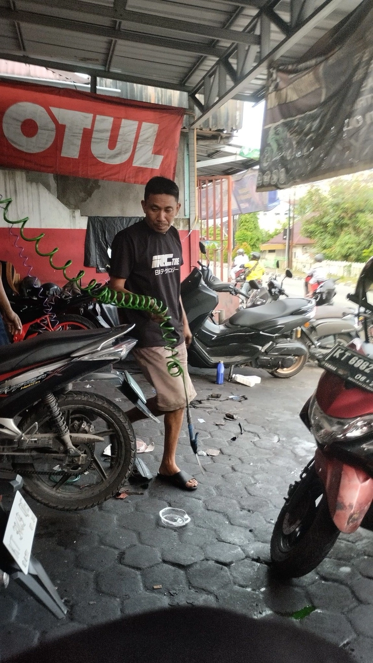 ảnh xe thủng xăm xe số 
