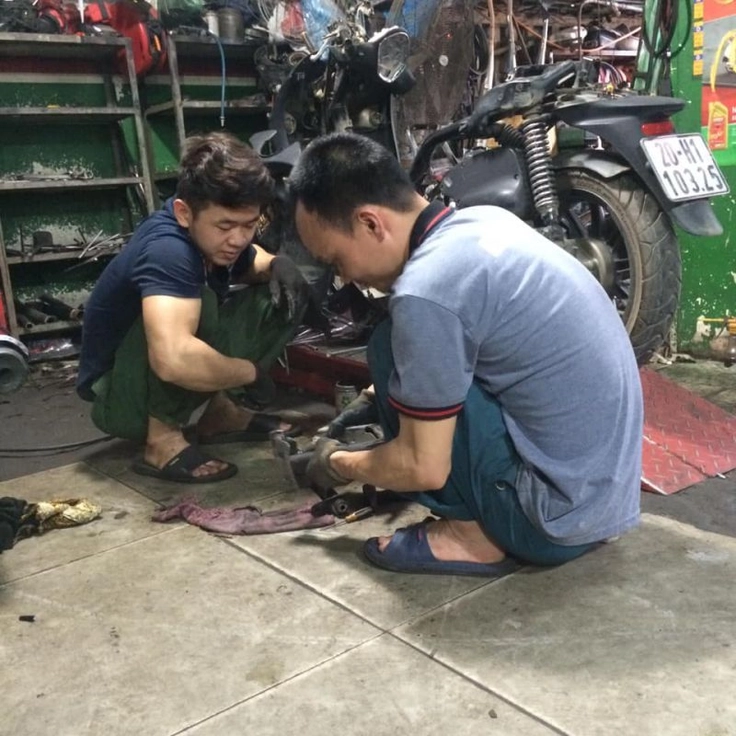 hình ảnh xe máy bị hỏng khi di chuyển 